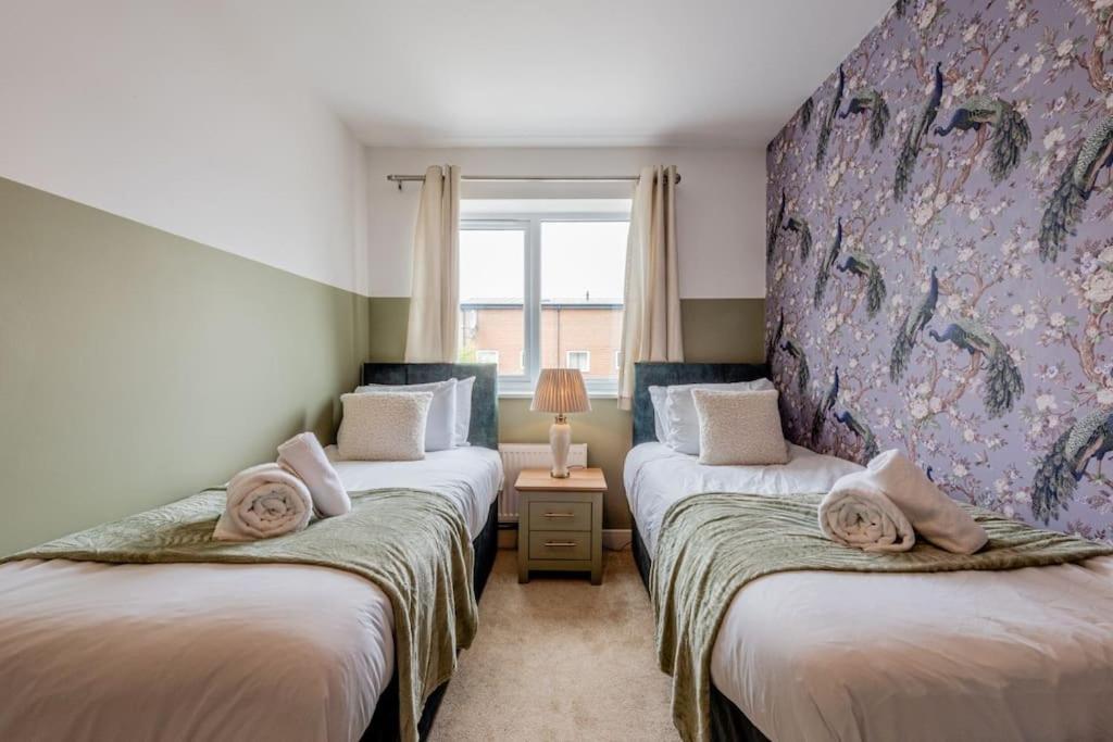 Modern House 2 Bedroom 5 Beds * Manchester