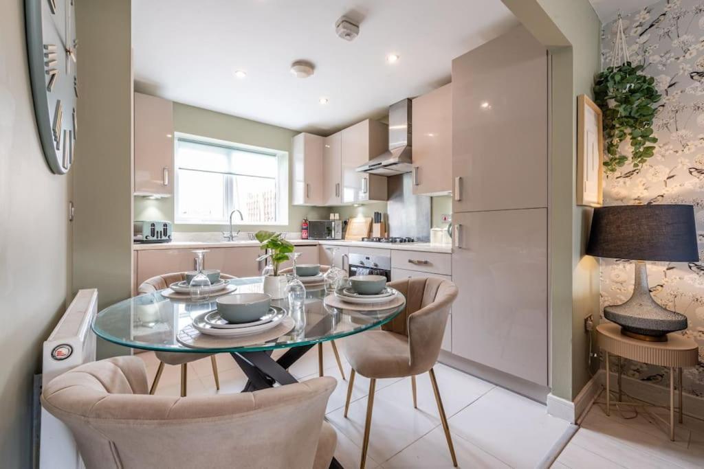 Modern House 2 Bedroom 5 Beds