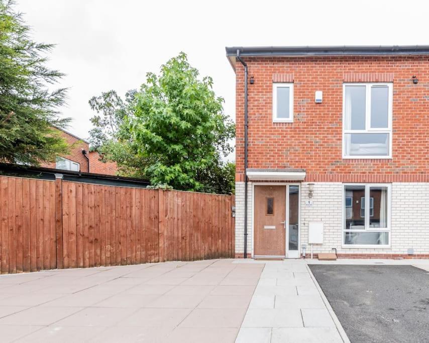 Modern House 2 Bedroom 5 Beds *