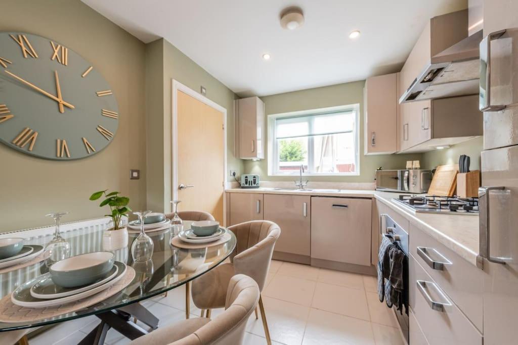 Modern House 2 Bedroom 5 Beds Holiday home