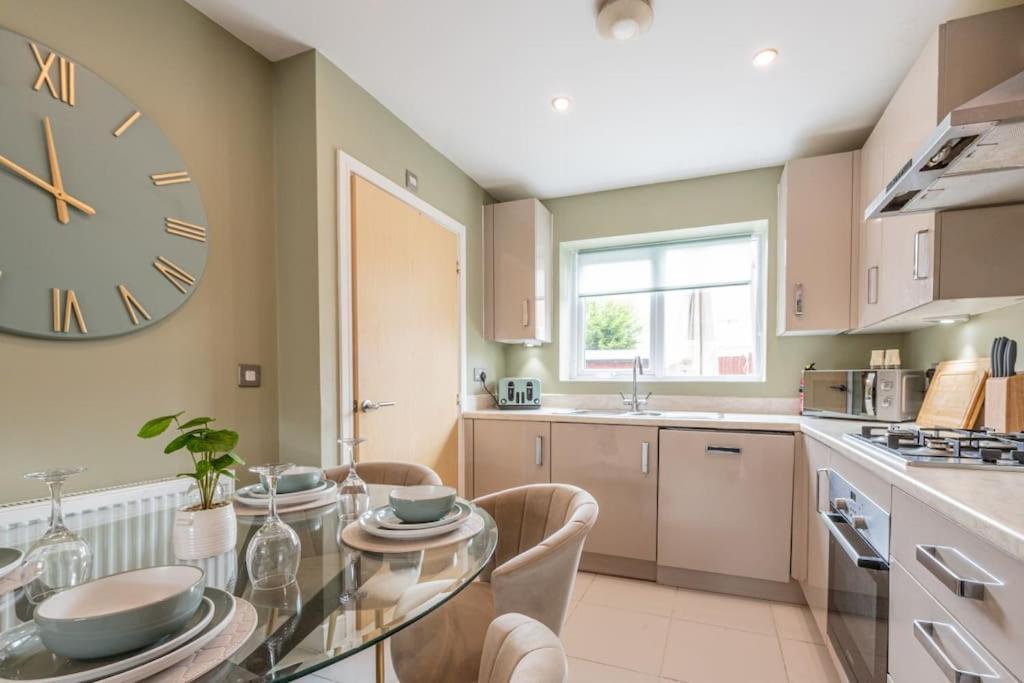Holiday home Modern House 2 Bedroom 5 Beds Manchester