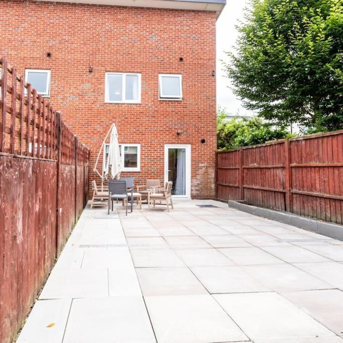 Modern House 2 Bedroom 5 Beds Manchester