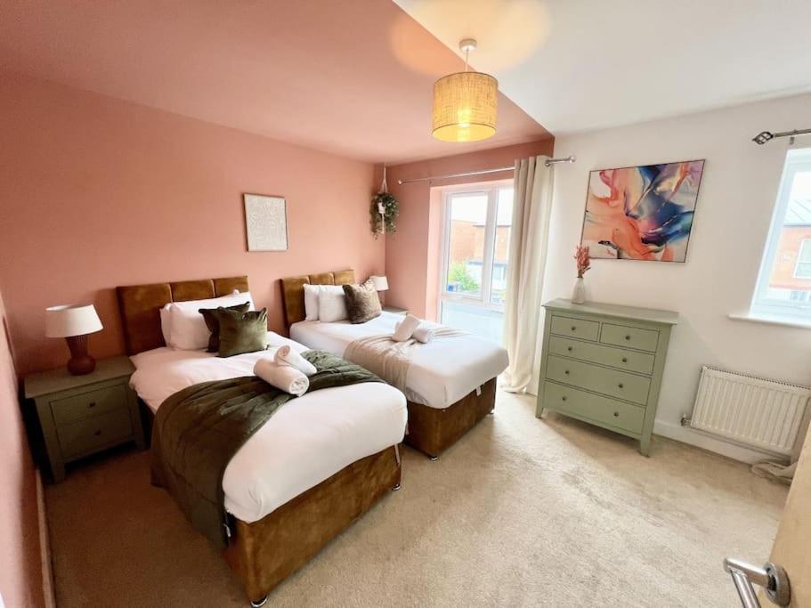 Modern House 2 Bedroom 5 Beds Holiday home *