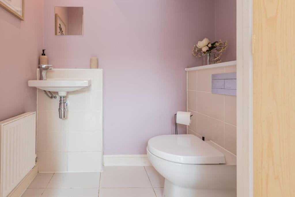 Modern House 2 Bedroom 5 Beds Holiday home Manchester